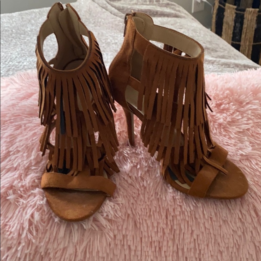 Frilly heels!